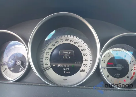 2013 Mercedes-Benz C 300 Luxury 4Matic z USA, uszkodzony, nr VIN WDDGF8ABXDR254141